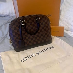 Louis Vuitton authentic comes with receipt, box, keys dust bag . great condition